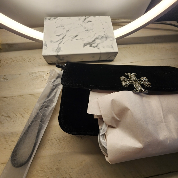 NWT Tory Burch Black Velvet clutch/purse/chain wallet W/wrist Strap - Picture 15 of 15